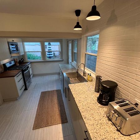 Downtown Williams, Walk Everywhere, Remodeled Exterior foto